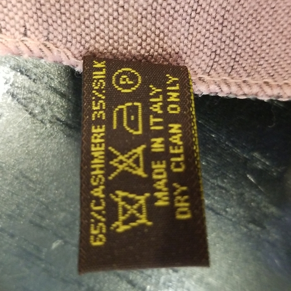 Louis Vuitton scarf. - Picture 2 of 4